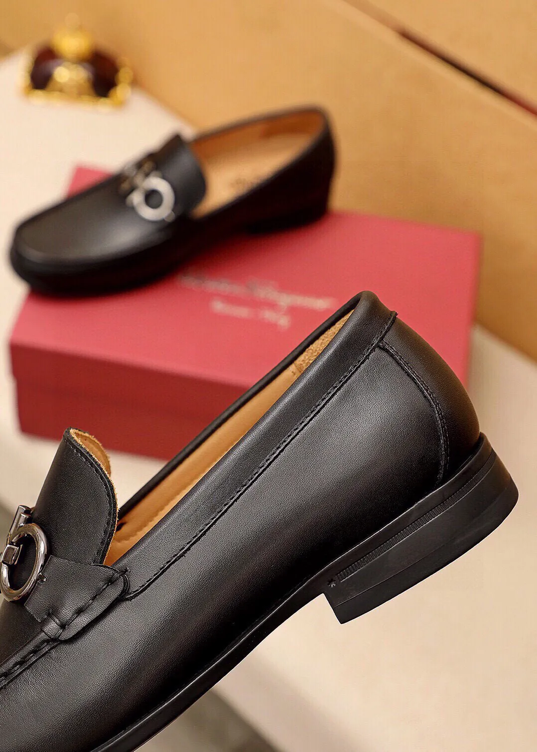 Men's shoes 💰480 💐 Product trademark: Ferragamo "Ferragamo" casual leather shoes Regular size: 38-44 (45🉑️customized) Product materials: Selected imported first-layer calfskin upper + luxury hardware buckle, imported water-dyed cow leather lining. Strong three-dimensional visual effect, original outsole color: 4⃣️seed leather materials available